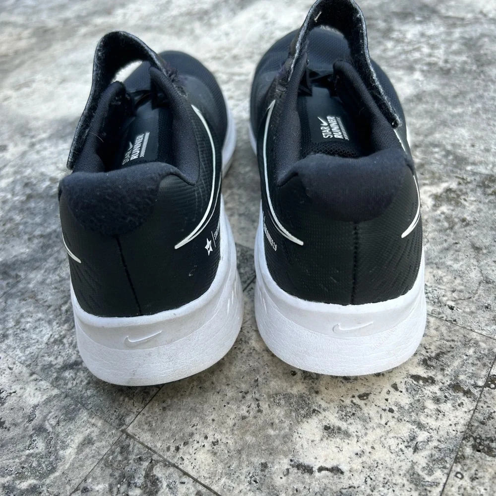 Nike Star Runner 2.0 Youth Size 3 Black Athletic Sneakers. VGUC.